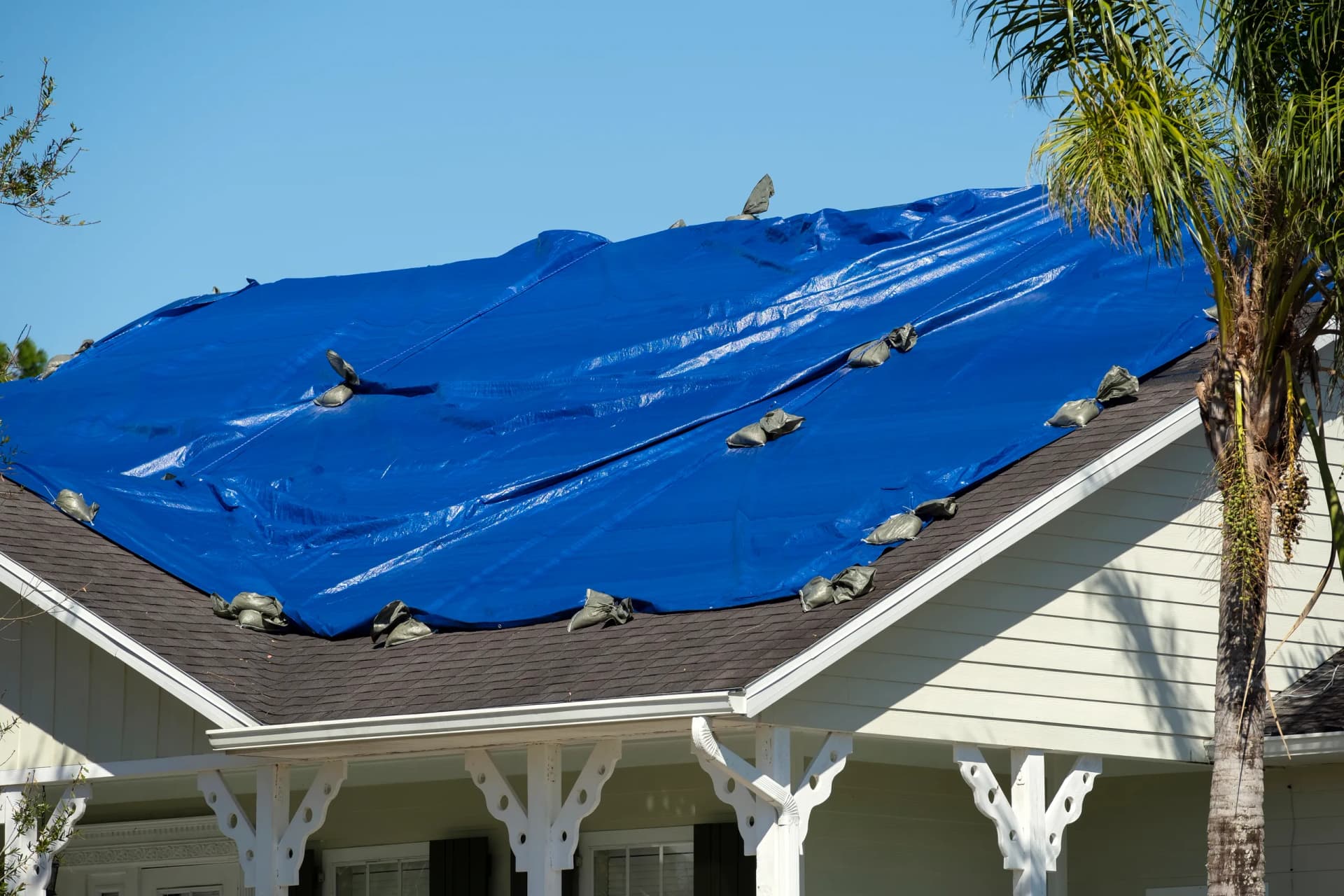 Emergency Roof Tarping & Dry-In